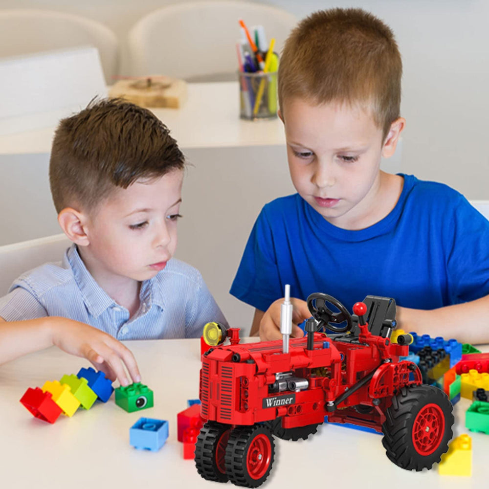 Axinao Toys durable parts withstand active, repetitive builds and play.