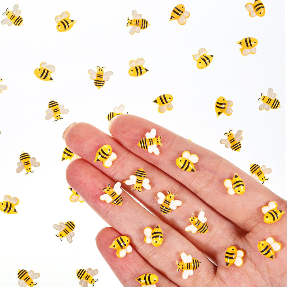 Azefnuhk front bee resin embellishment adds lifelike detail to DIY crafts.