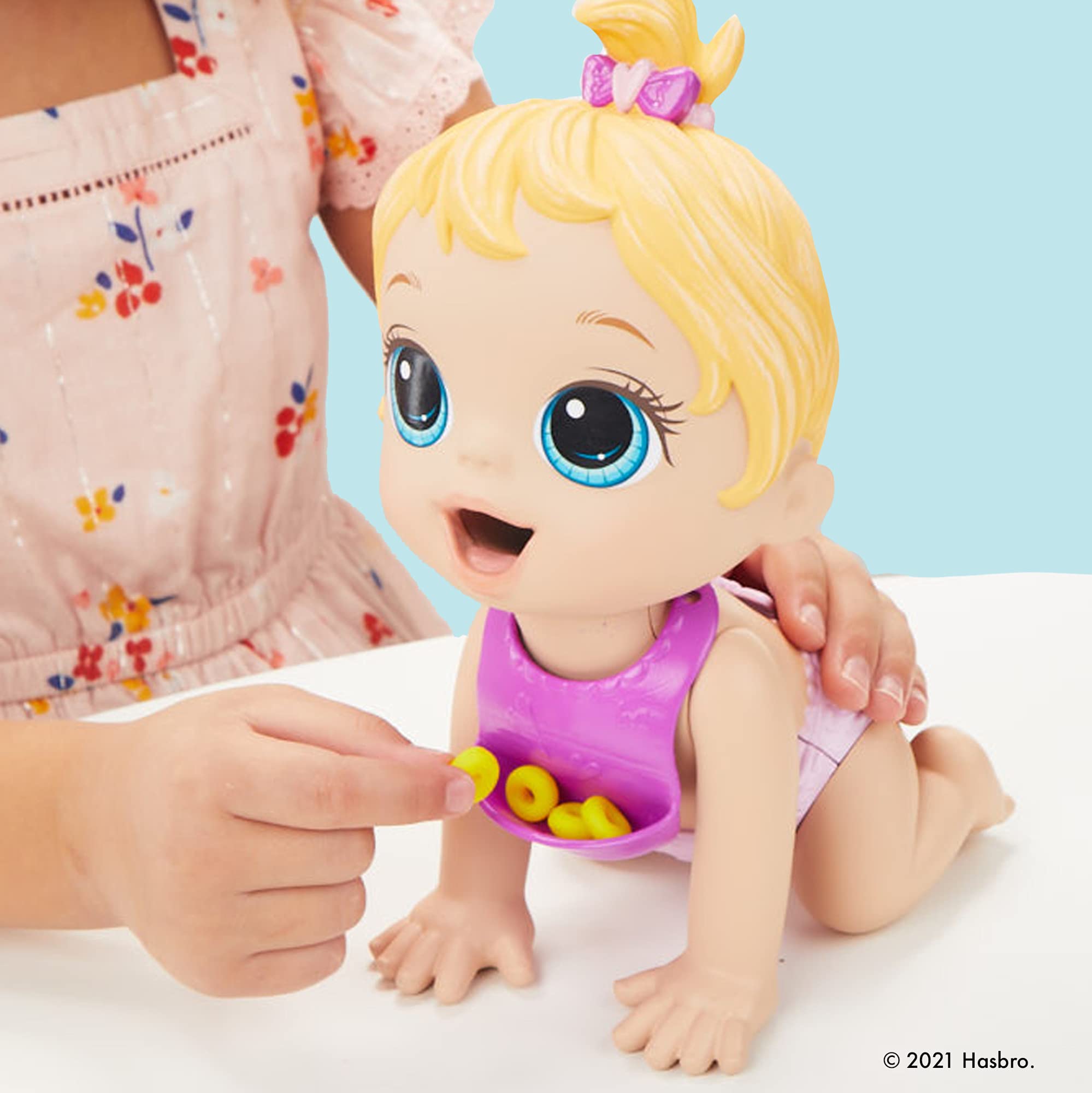 Removable bib included for mess-friendly meals with Lil Snacks