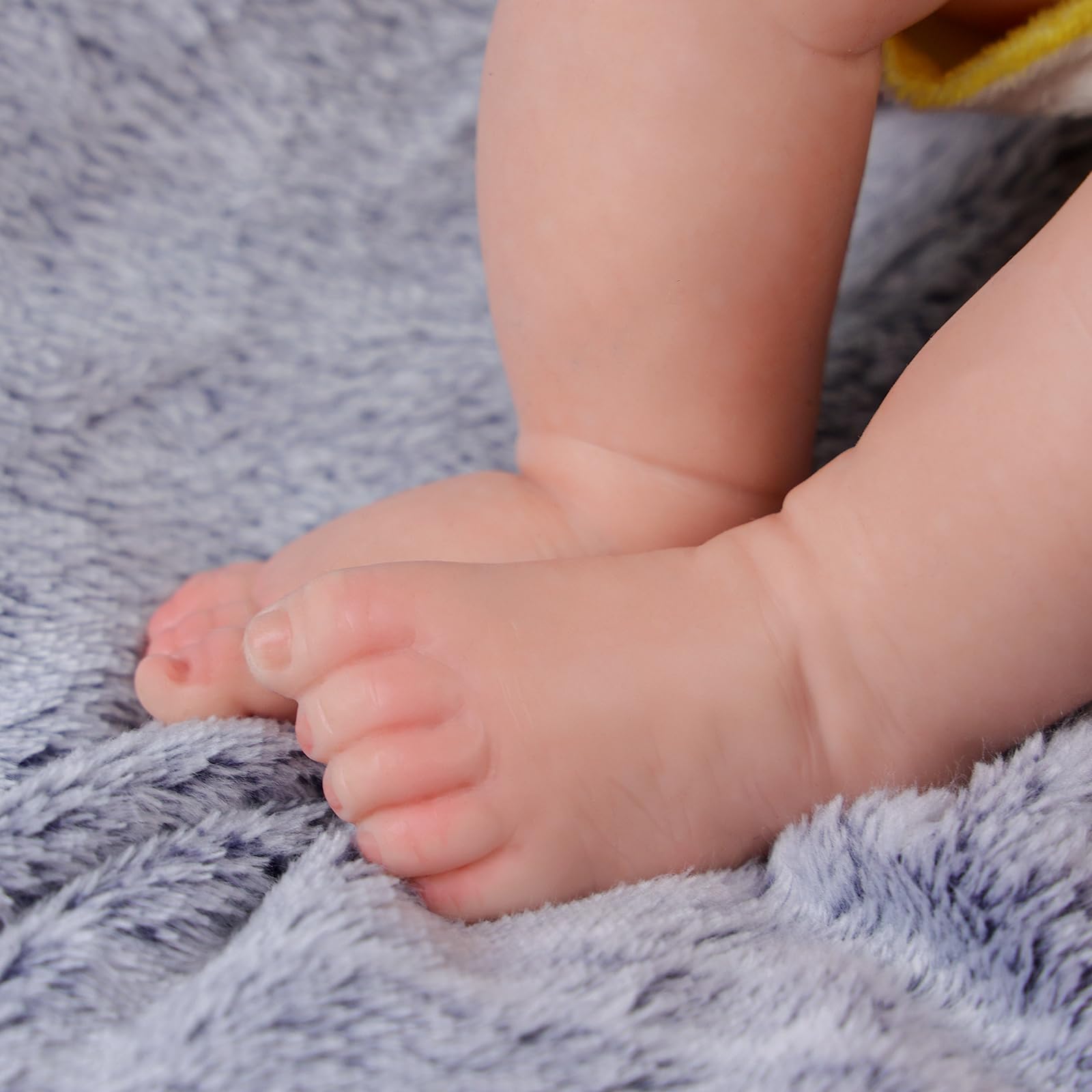 BABESIDE 3+ play-friendly doll supports imaginative care scenarios.