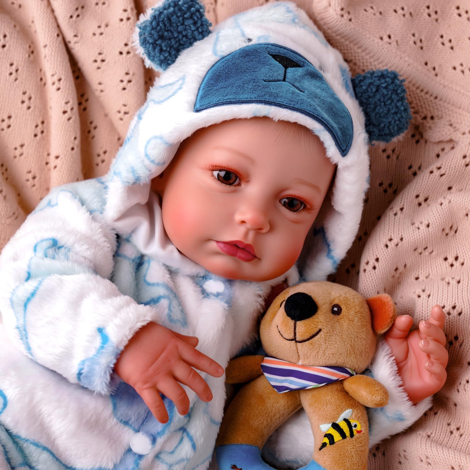 BABESIDE detailed finish and skin tone for authentic newborn look.