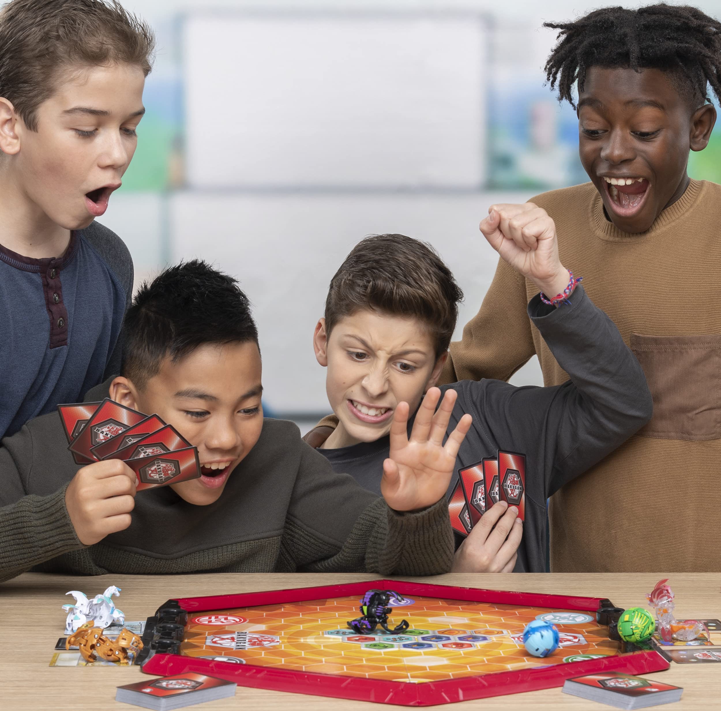 Bakugan Ultra Gate-Trainer Card play illustrates practicing rolls to activate Bakugan.