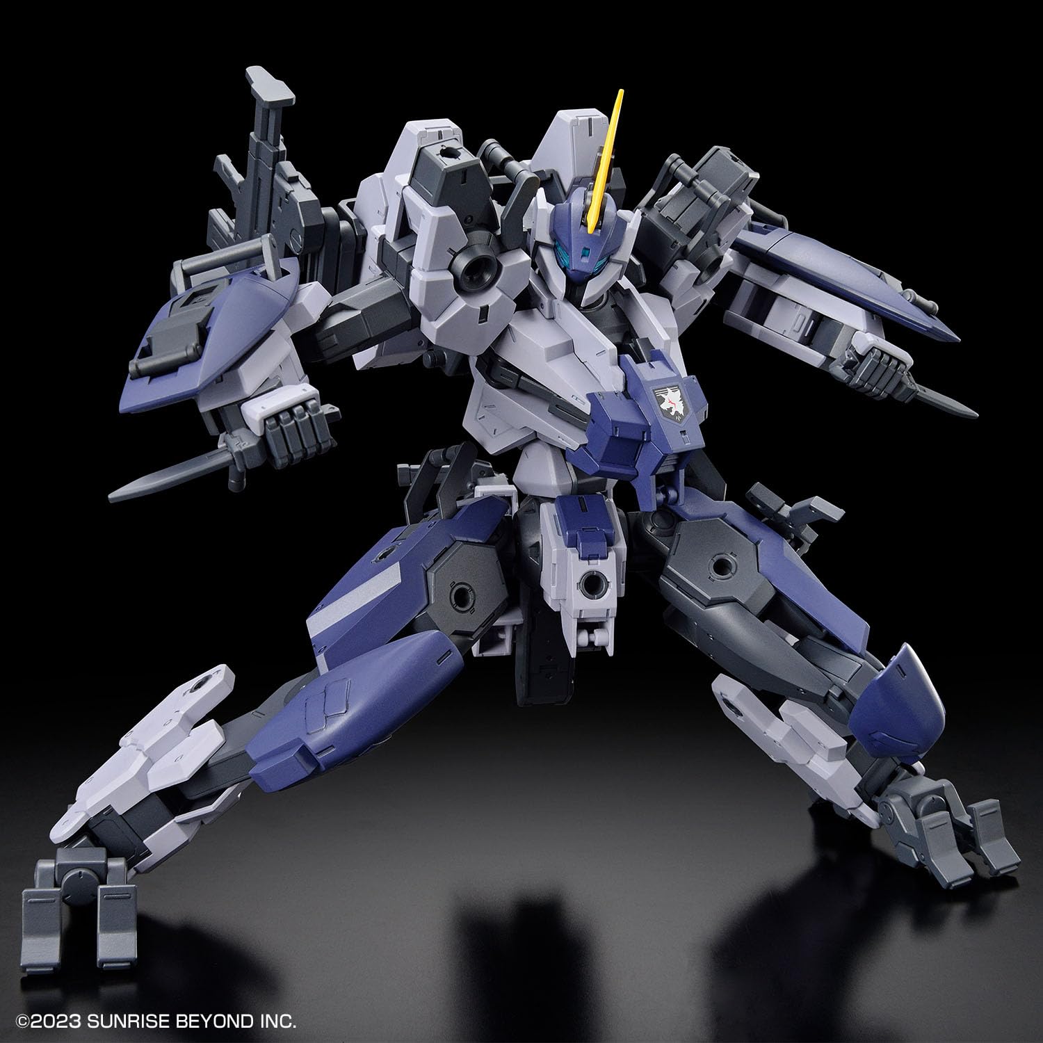 MAILeS Protogouyo weapon rack highlighting gear options for dynamic poses