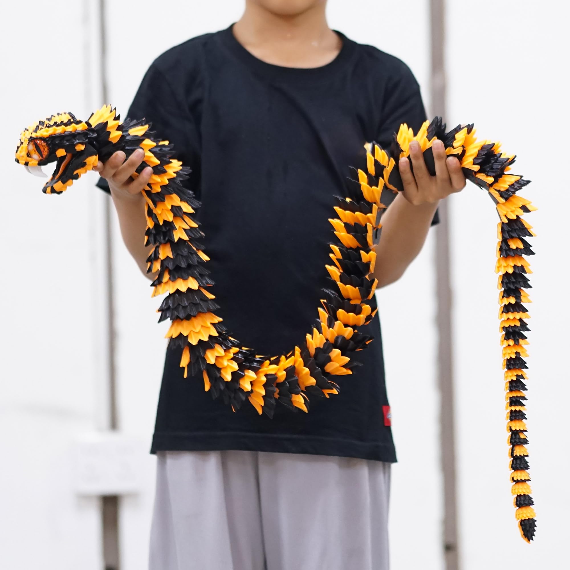 BANPIWOLG 47.5-inch model features flexible joints enabling lifelike posing and dynamic poses.