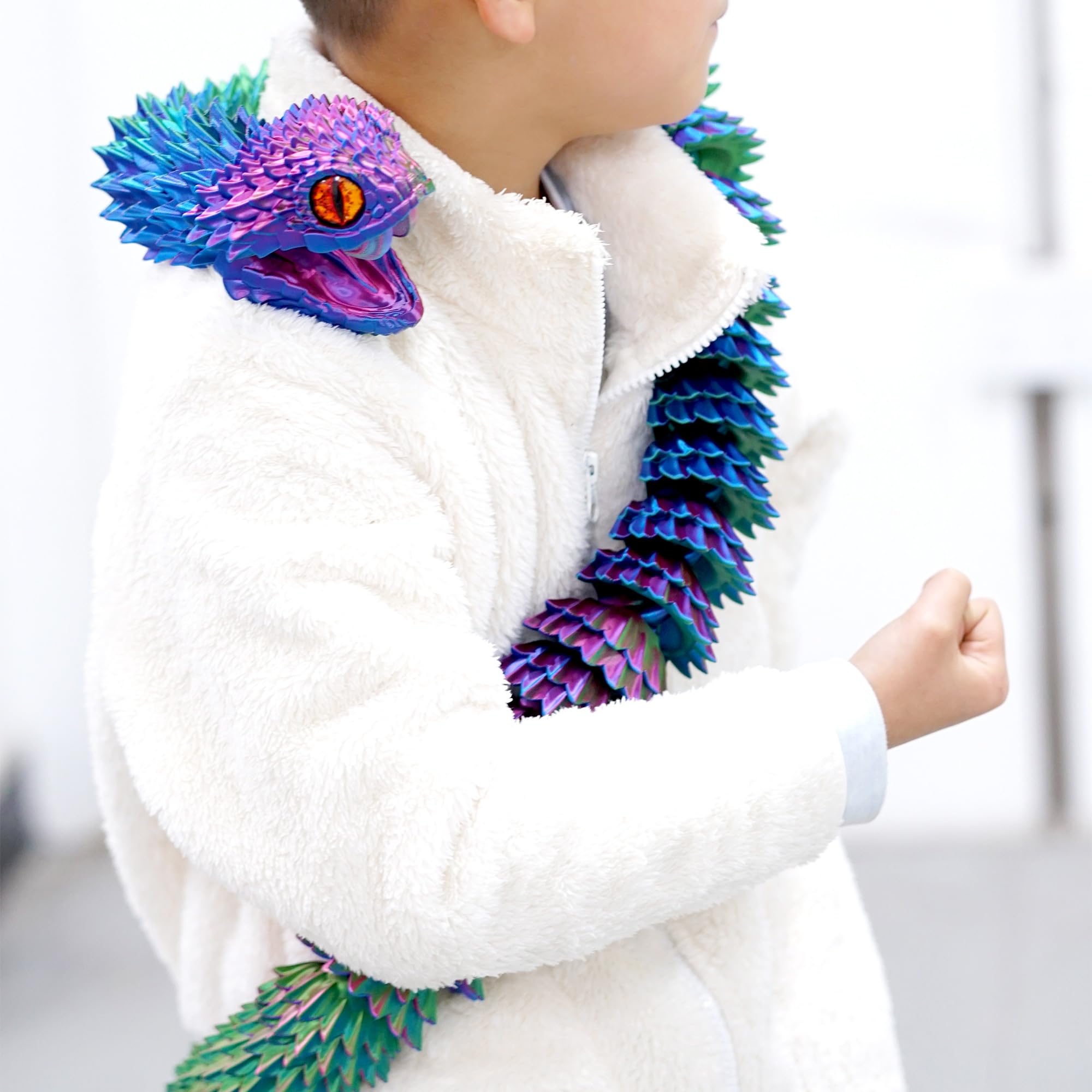 BANPIWOLG snake figure with movable teeth adds dynamic realism.