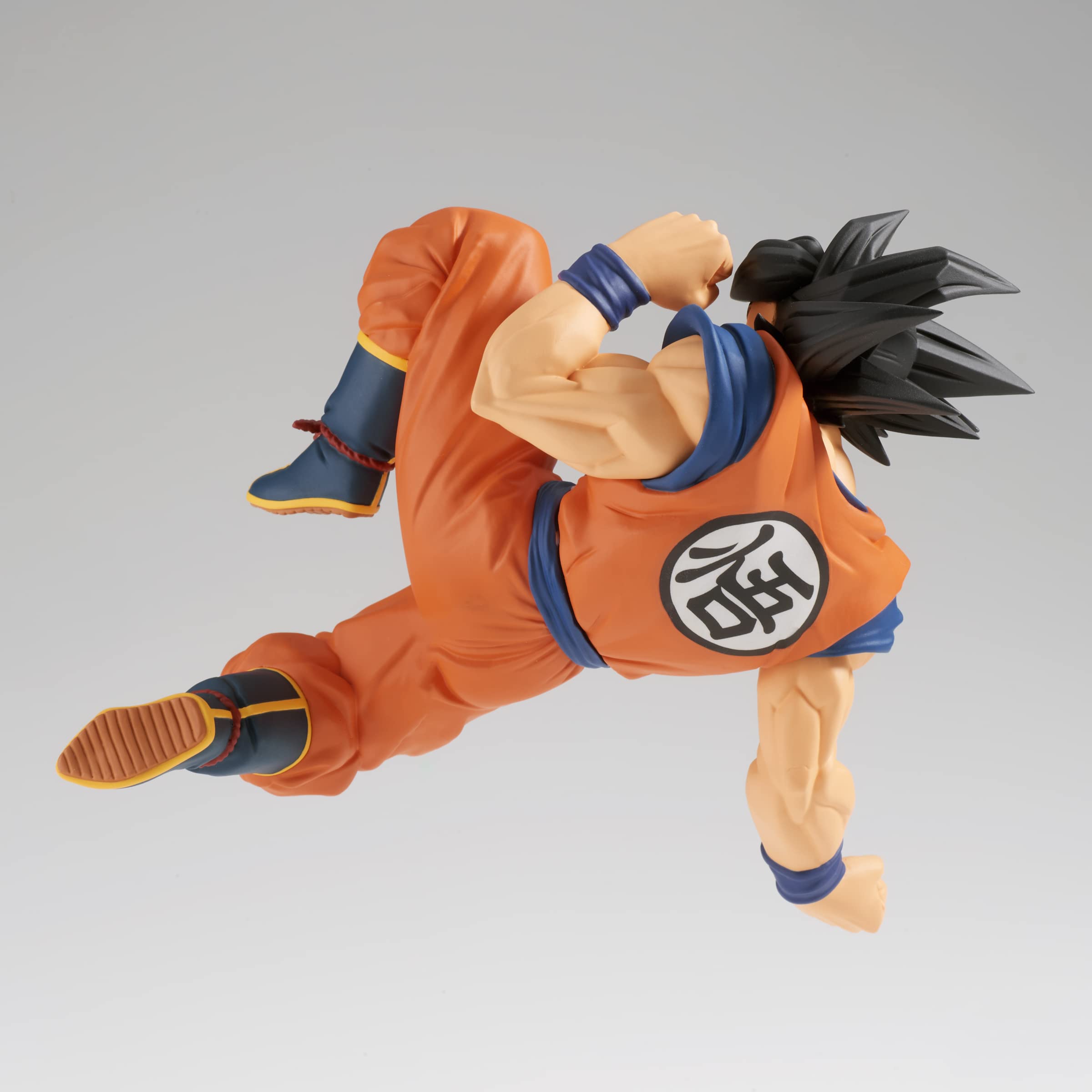 Banpresto close-up shows detailed painting on Goku and Frieza.