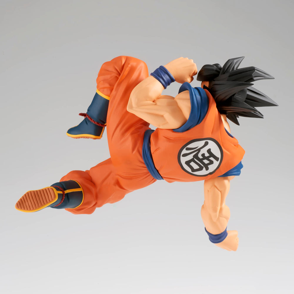 Banpresto close-up shows detailed painting on Goku and Frieza.
