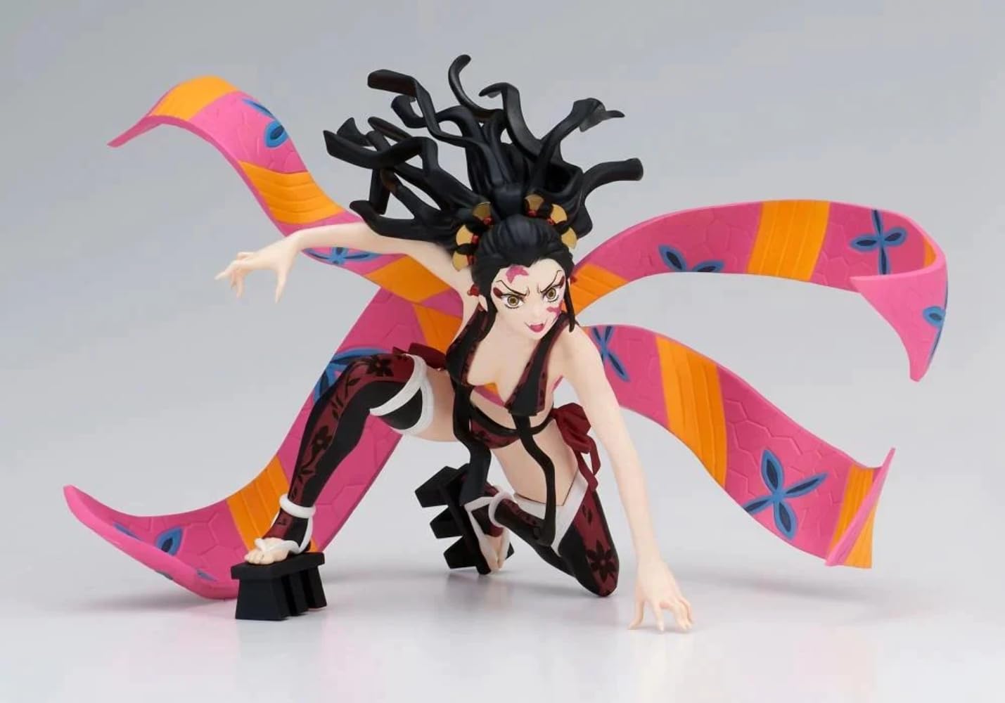 Banpresto Daki ver. A side-profile view highlights sculpt accuracy for display shelves.