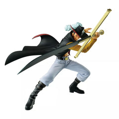 Banpresto Dracule Mihawk Battle Record figure in iconic pose for display