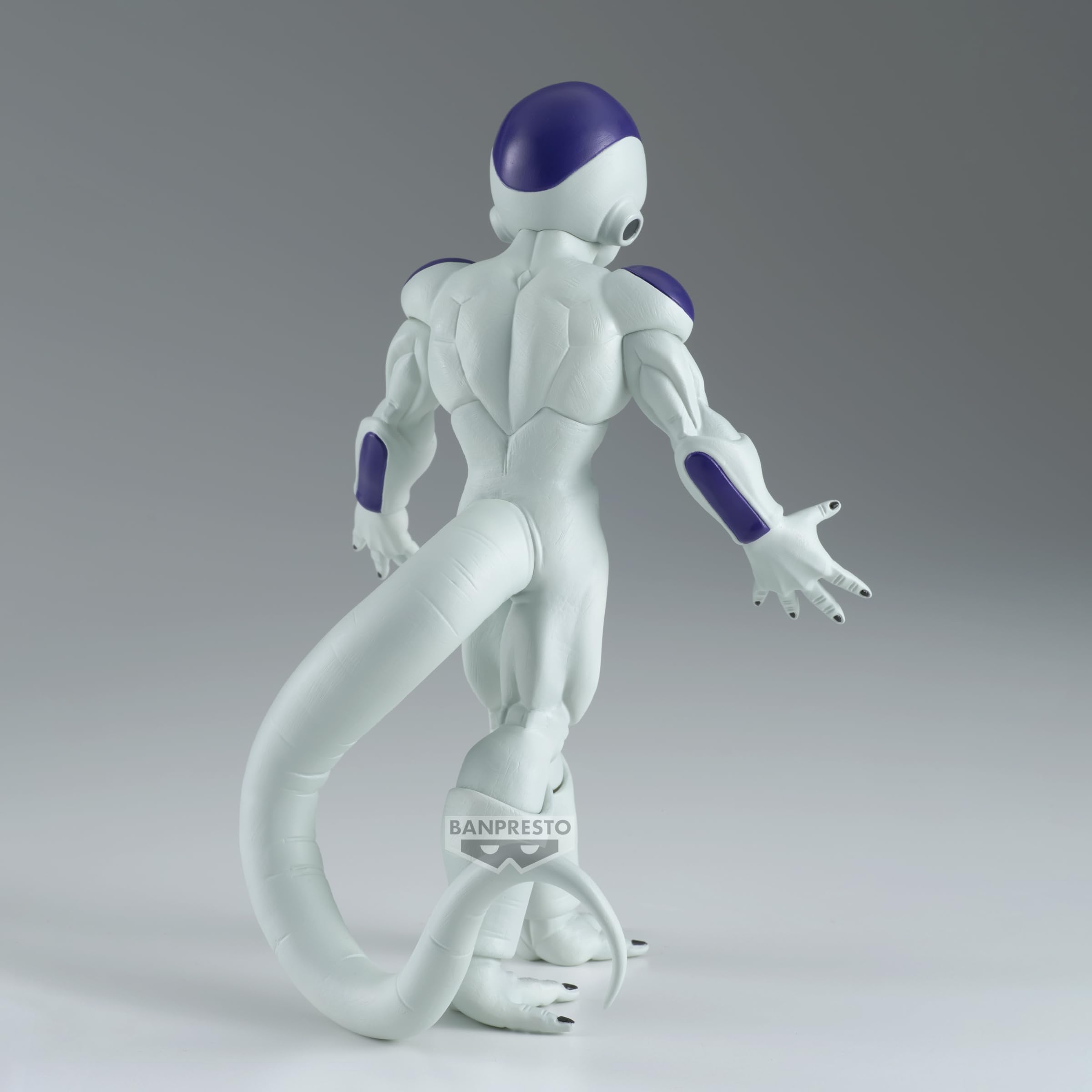 Banpresto Frieza Solid Edge Works figure box art complements display setups.