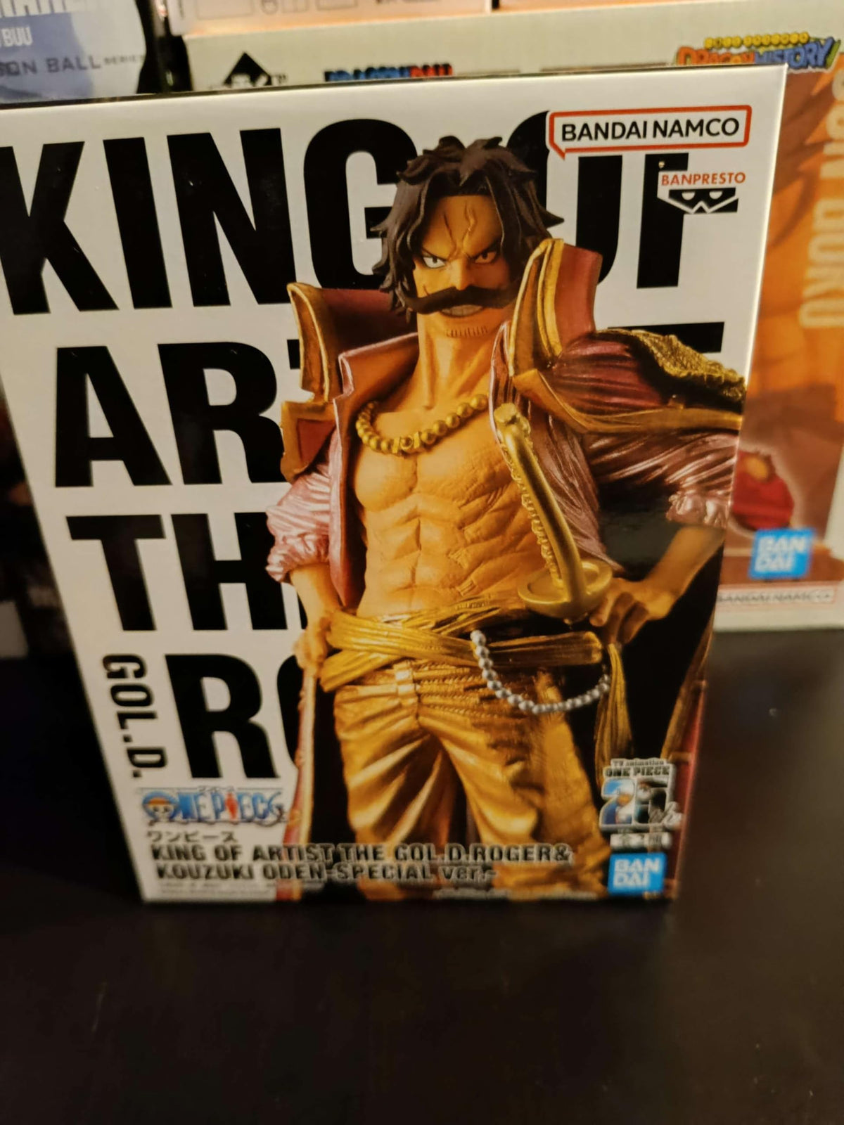 Banpresto Gol D. Roger Special ver. A figure, front view, ideal centerpiece for display.