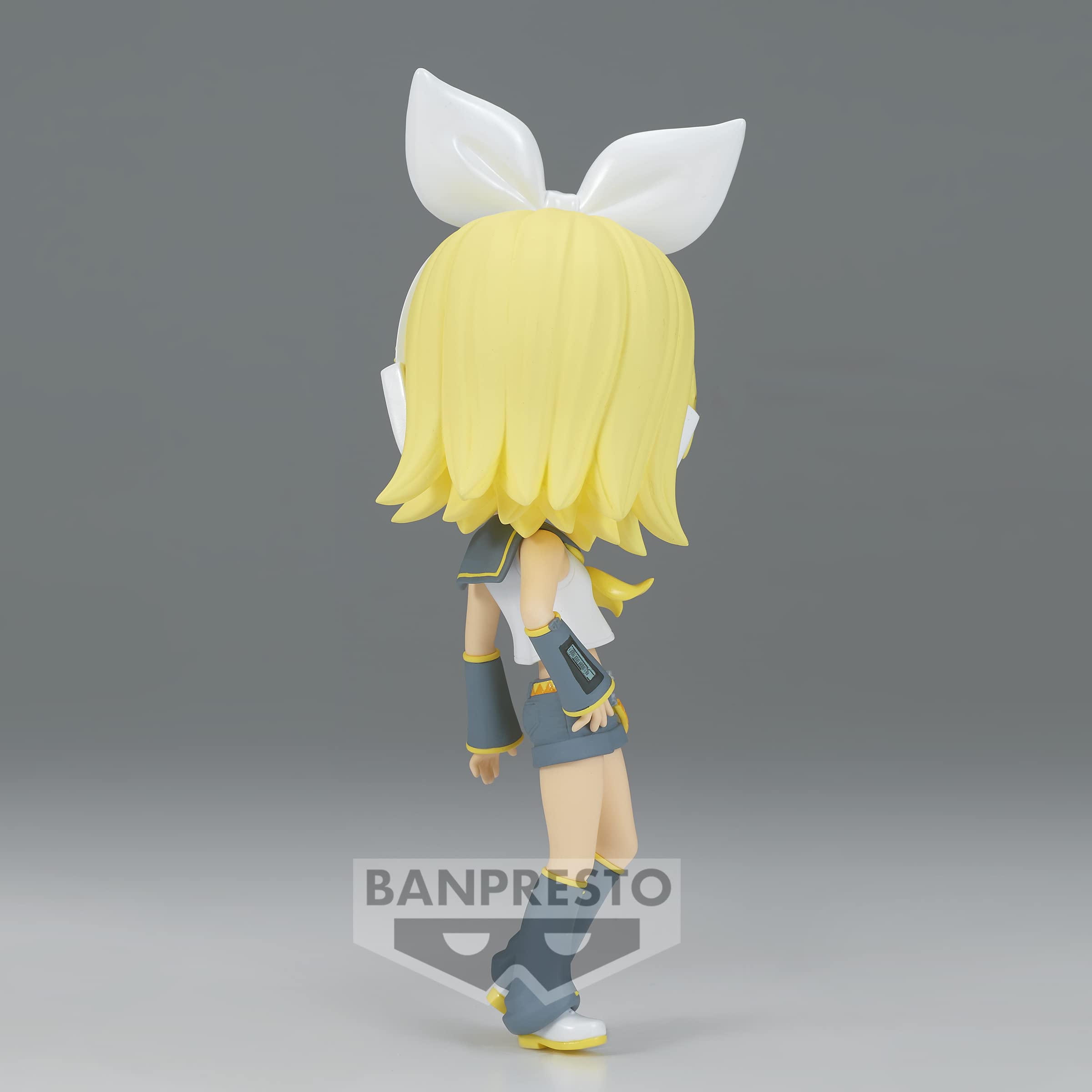Banpresto Kagamine Rin Ver. B figure pose display, perfect for desk or shelf setups
