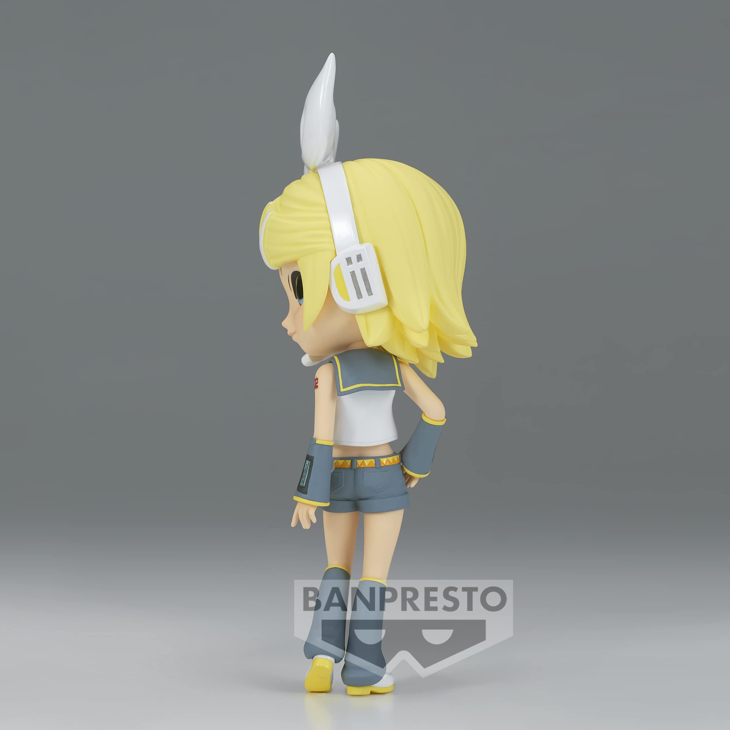 Banpresto Kagamine Rin Ver. B figure side view, dynamic pose enhances shelf presence
