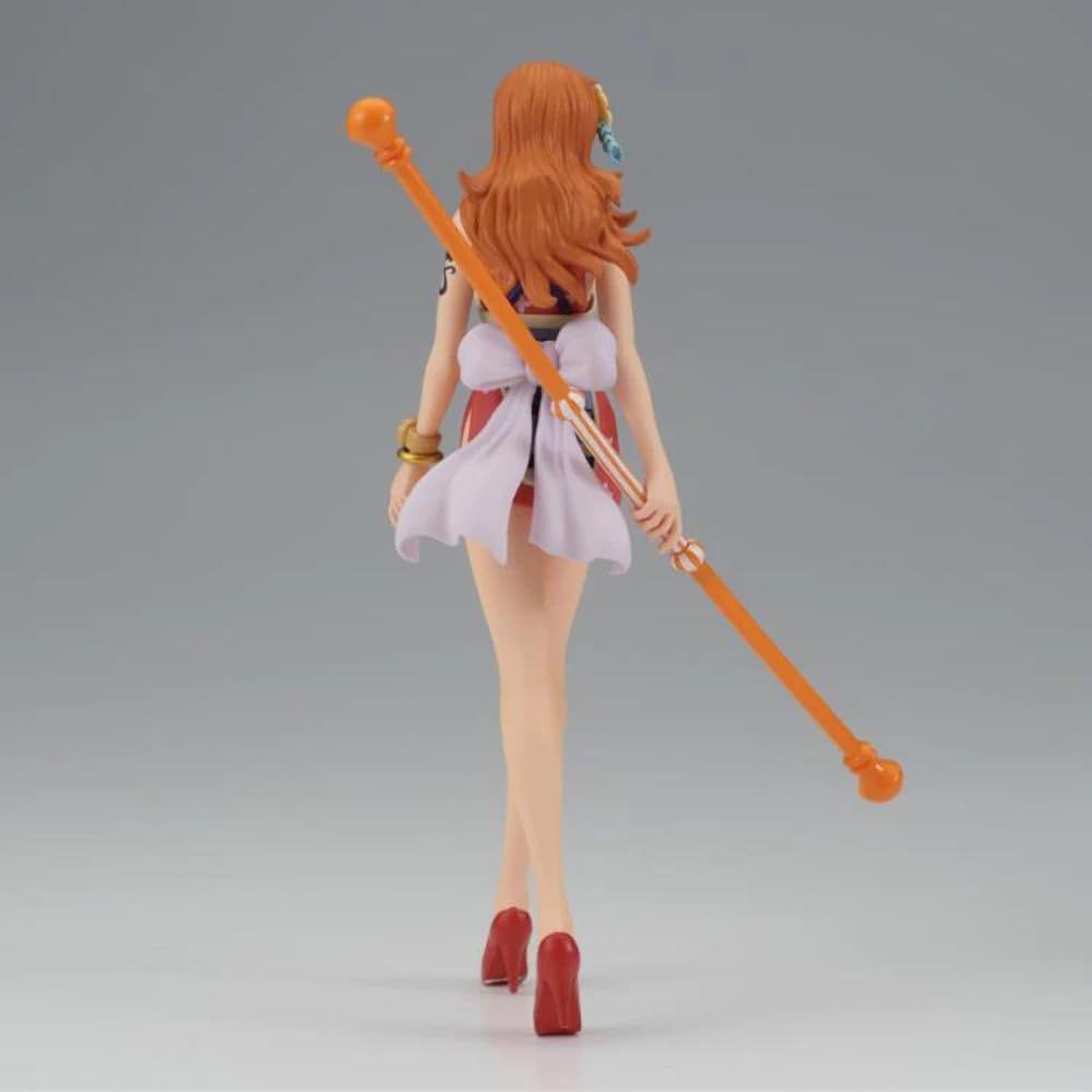 Banpresto Nami Shukko figure with interchangeable hands and accessories for posing.