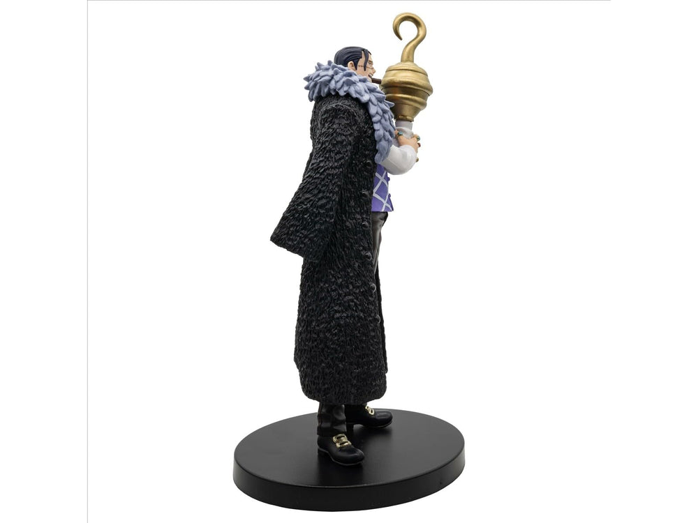Banpresto Crocodile displayed with other One Piece figures for a themed collection
