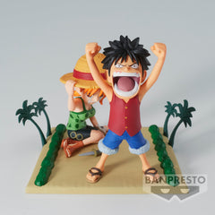 Close-up detail of Luffy and Nami in the Log Stories pose.