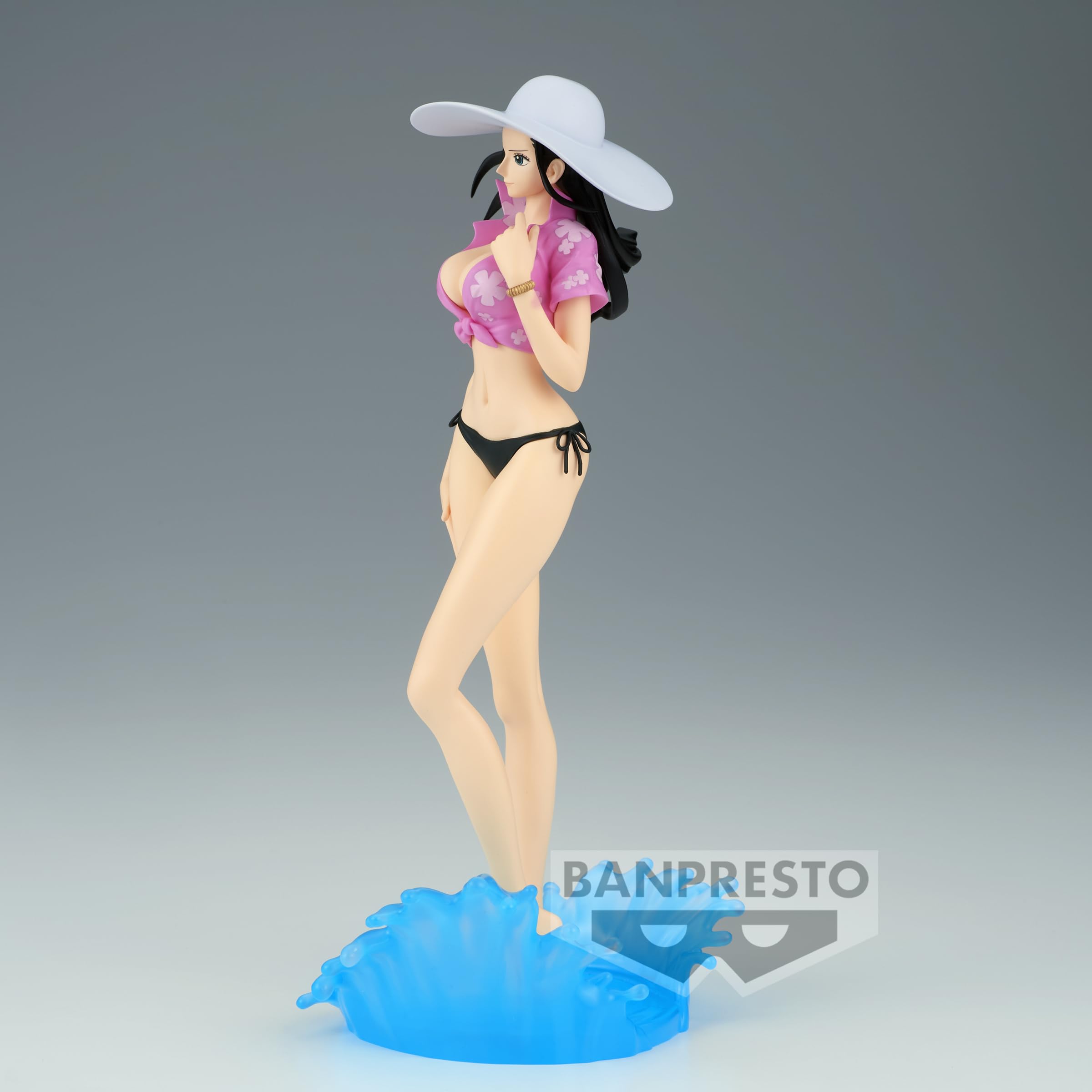 Detail-focused pose capture of Nico Robin in Splash Style finish