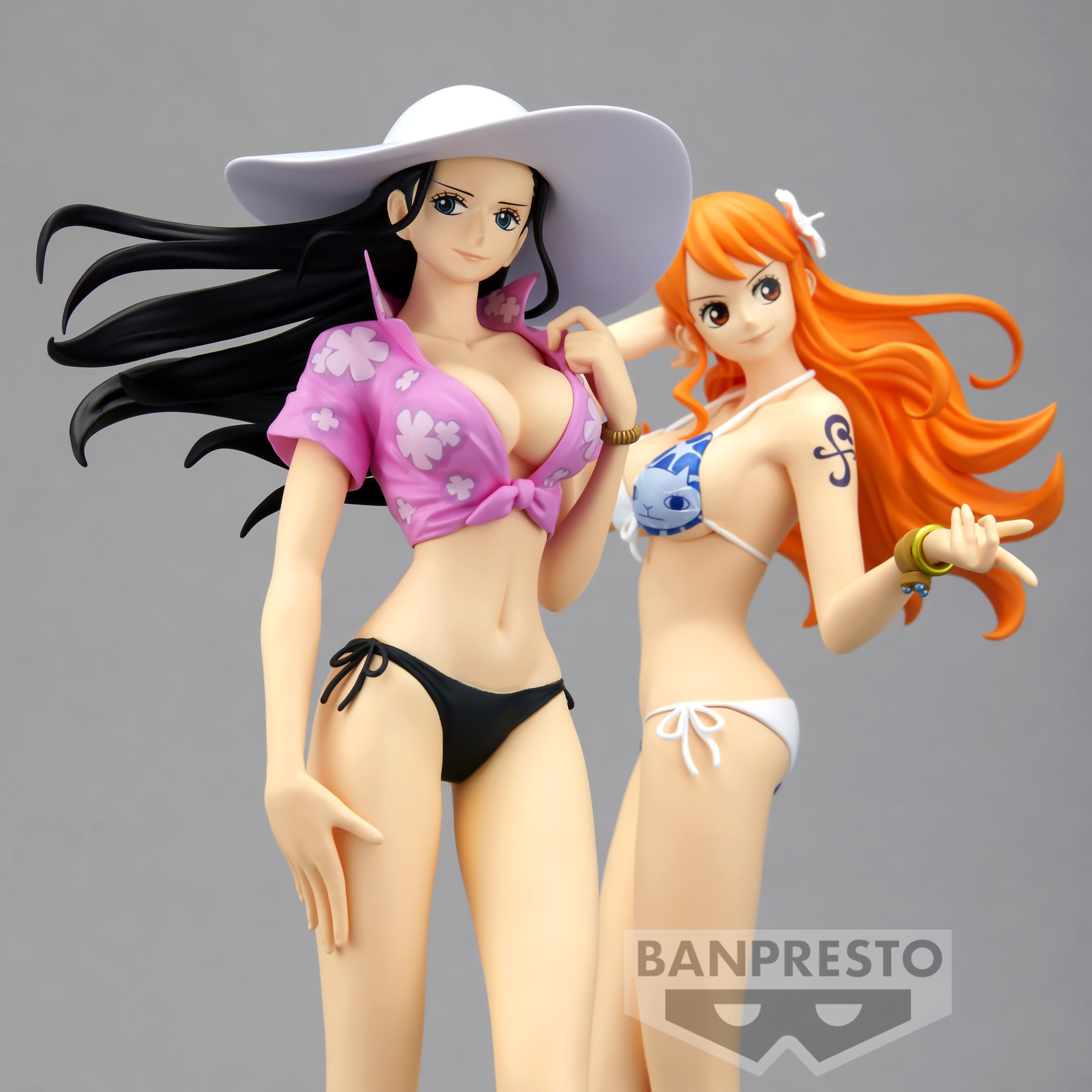 Nico Robin Splash Style figure with a stable stand for secure display