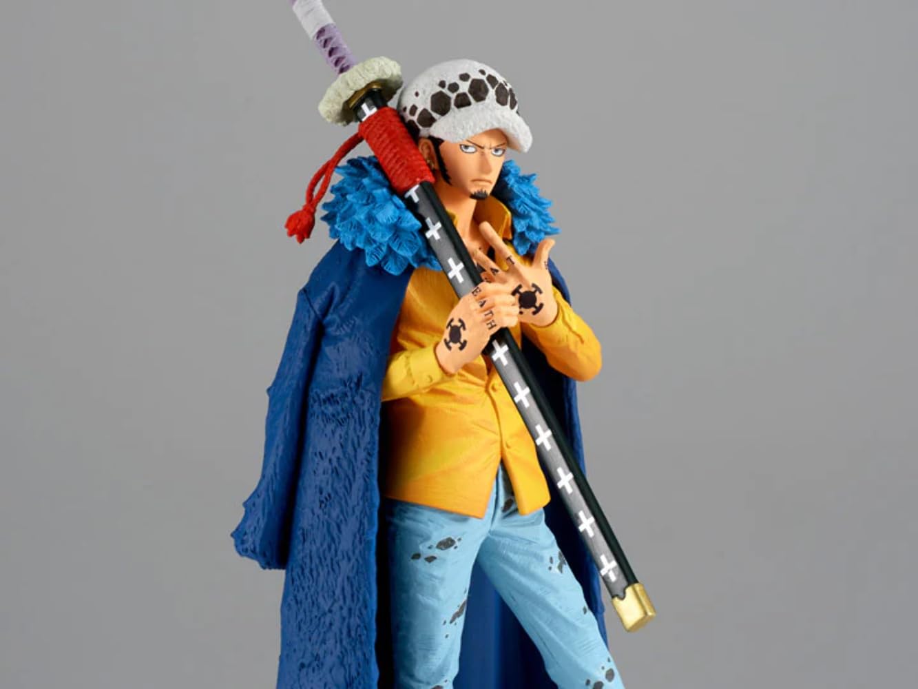 Banpresto Trafalgar Law Wanokuni front pose enhances shelf presence and conversation starter.