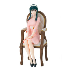 Banpresto Yor Forger Family Photo Figure in 4.7in display pose for shelf.