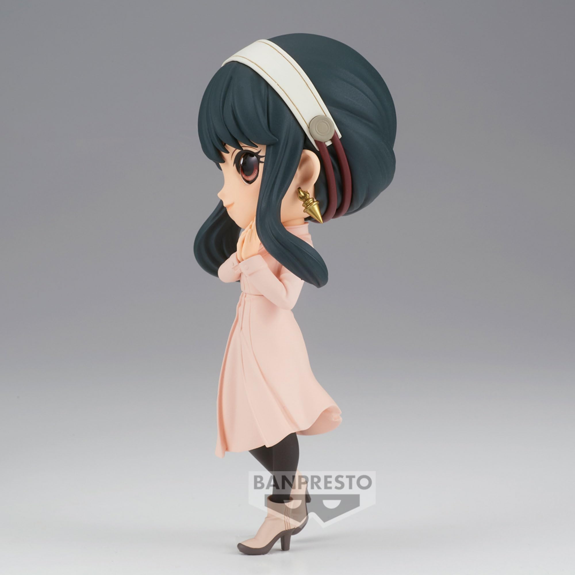 Banpresto Yor Forger figure close-up showing pose stability.