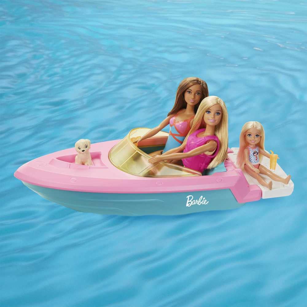 Room for three dolls encourages sharing during bath or water play.