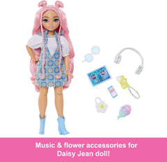 Barbie Dream Besties Daisy Jean's pink hair offers versatile styling adventures.