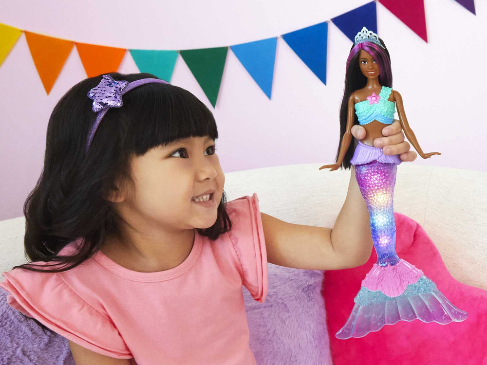Barbie Dreamtopia tail glows in water for four shimmering light shows during water play.