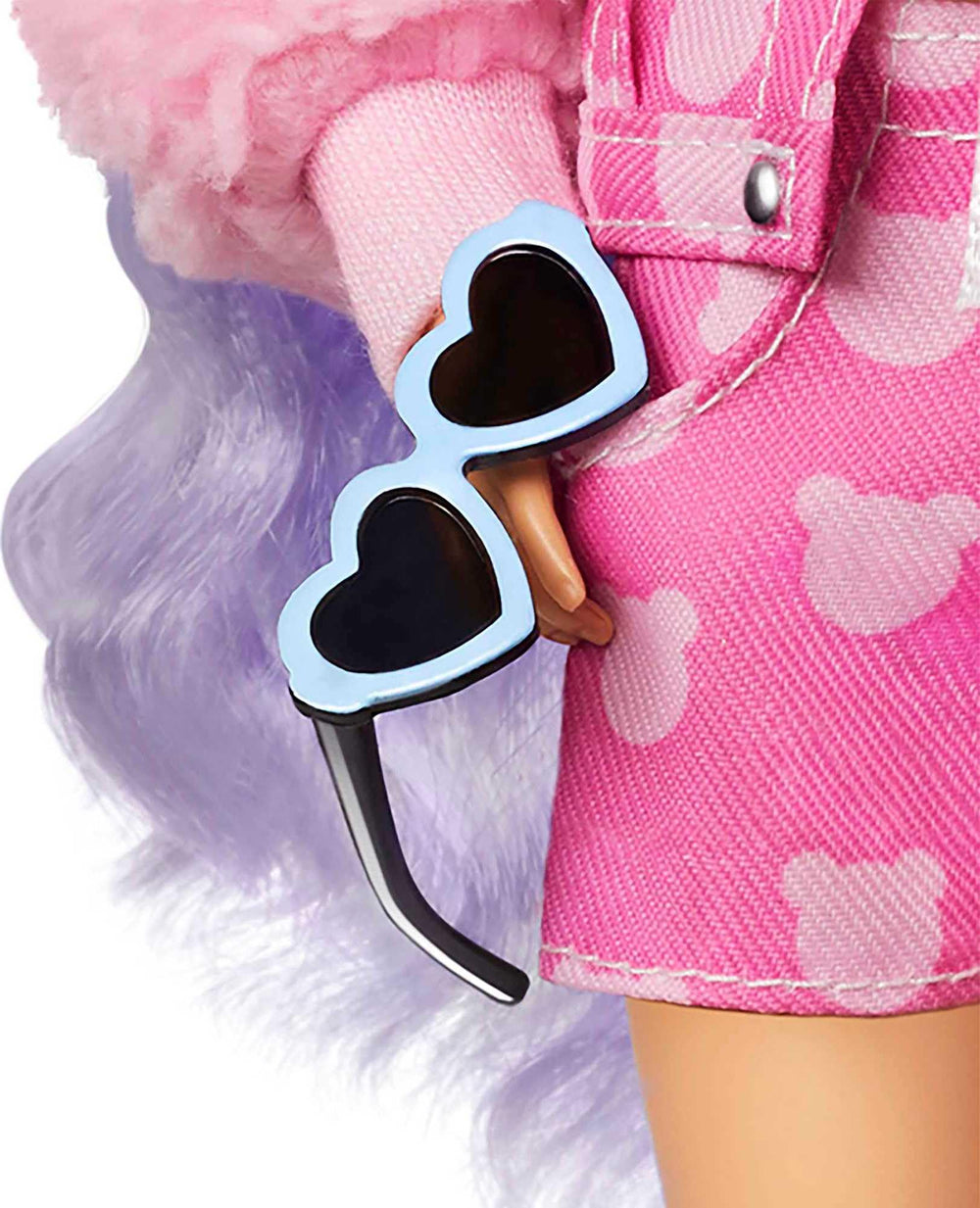 Barbie Extra Barbie nameplate ring enhances personal style in pretend fashion shows.