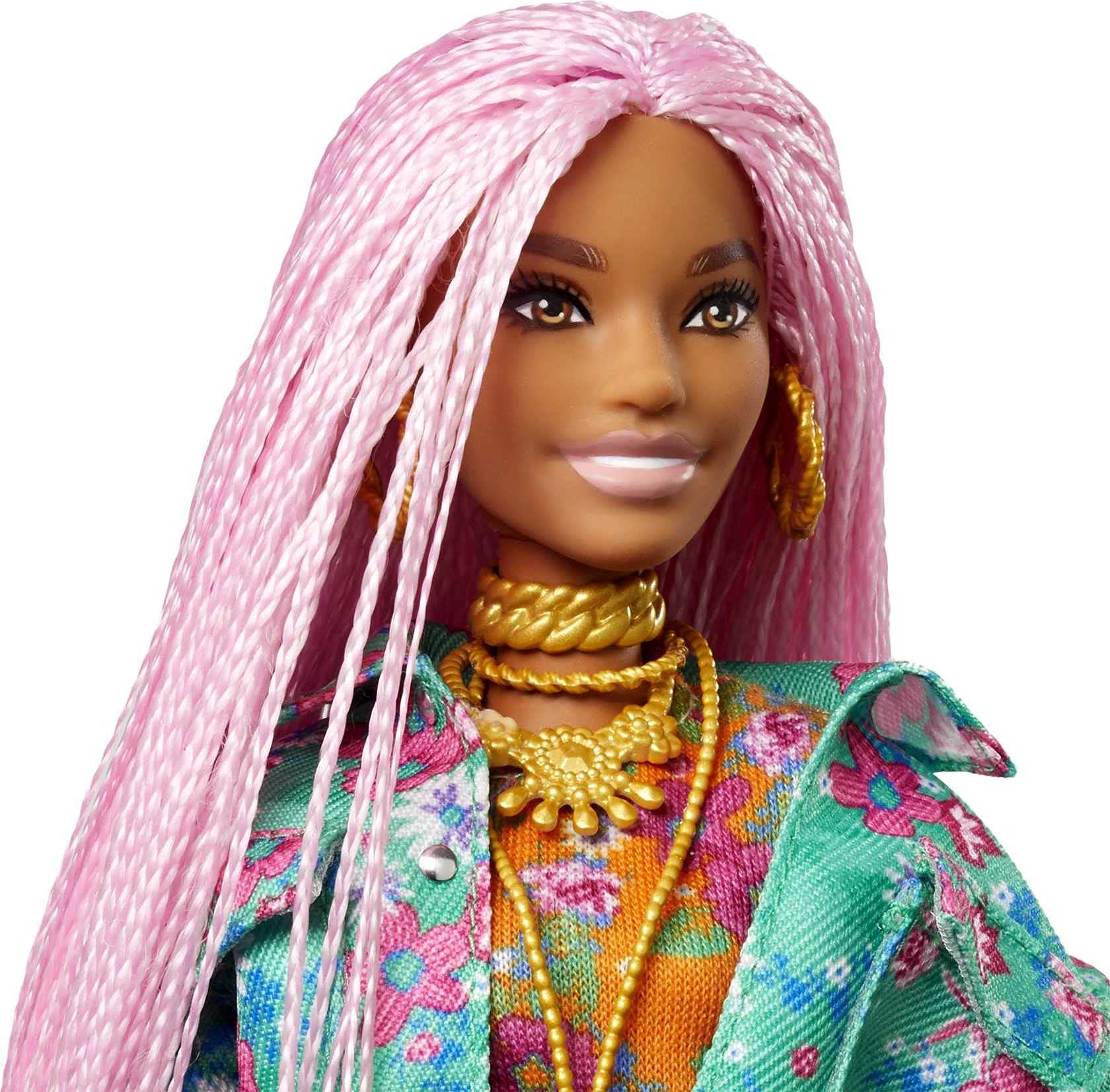 Barbie Extra golden jewelry highlights glamorous, posable styling moments.