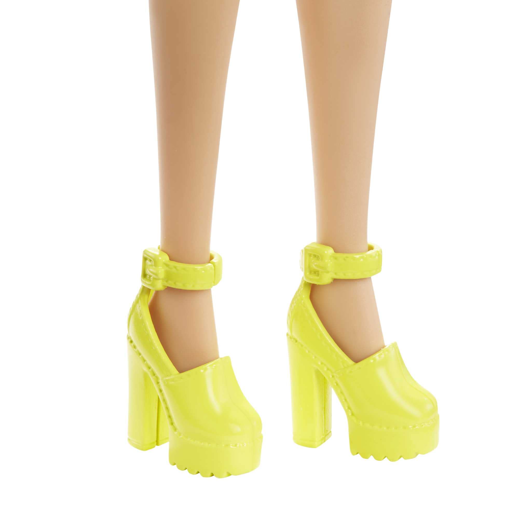 Barbie Fashionistas 197 pink daisy sunglasses spark playful looks and sunny adventures.