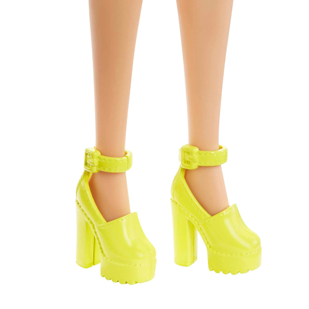 Barbie Fashionistas 197 pink daisy sunglasses spark playful looks and sunny adventures.