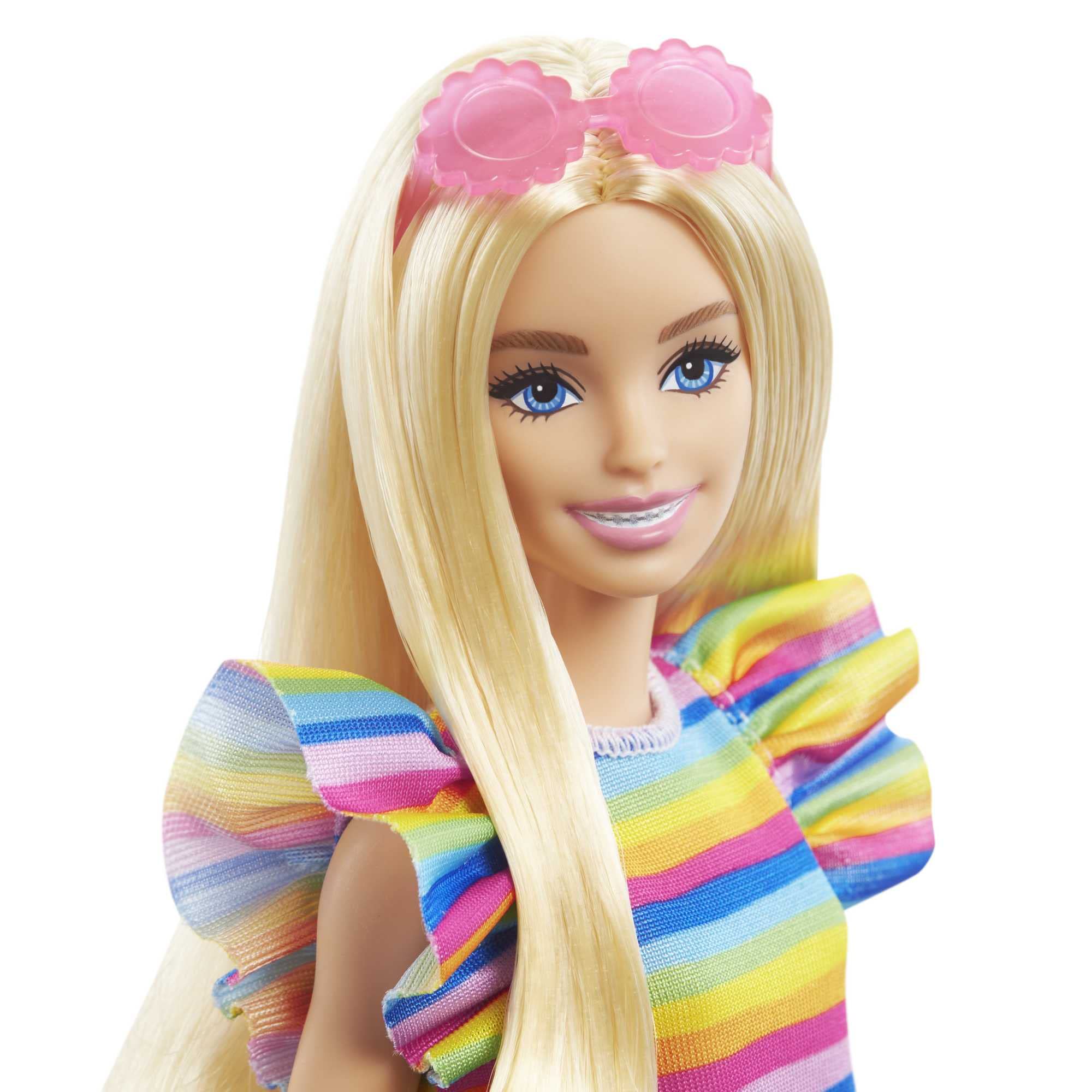 Barbie Fashionistas 197 yellow platform heels add bold, vibrant styling for play.