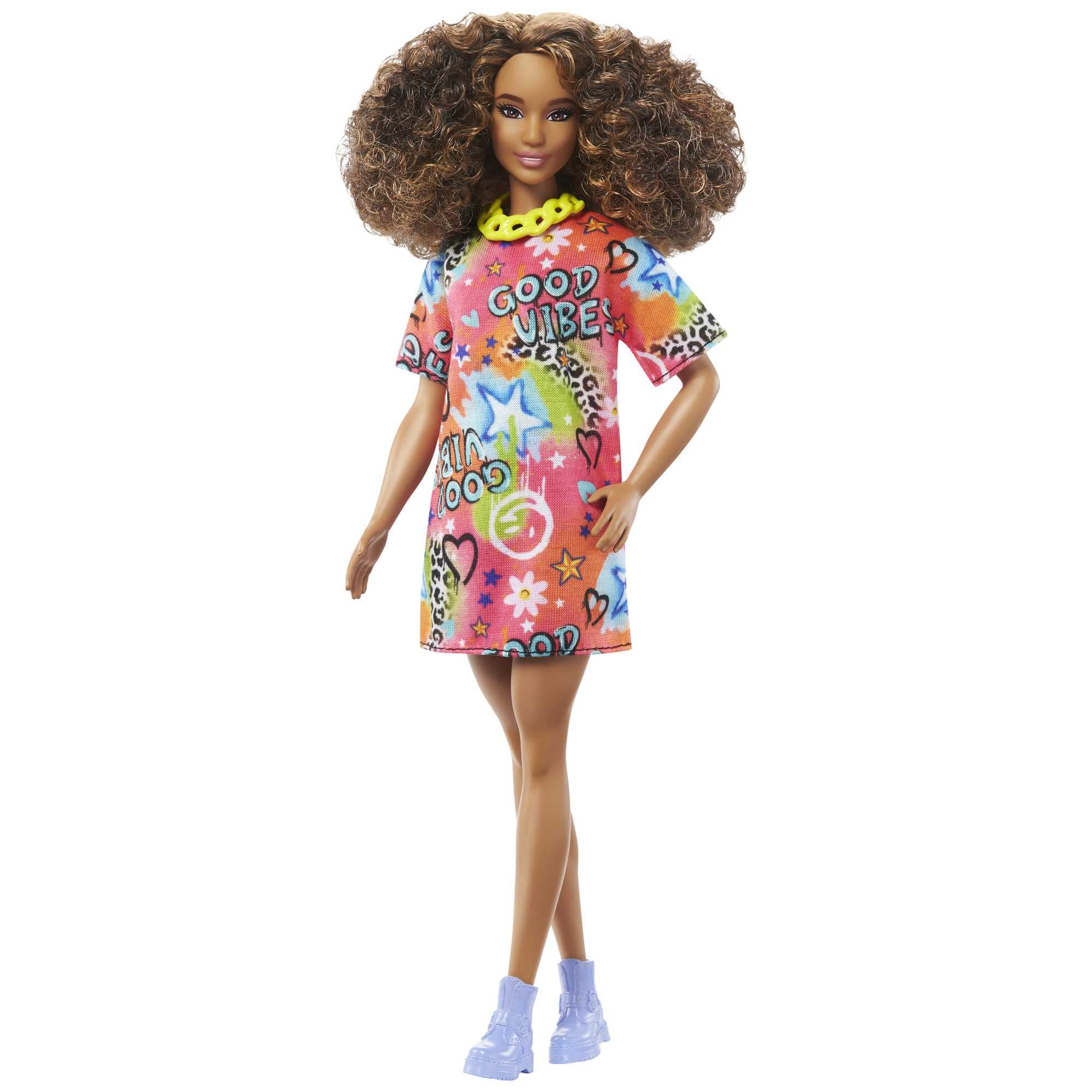 Barbie Fashionistas 201 accessory set offers versatile styling for creative play.