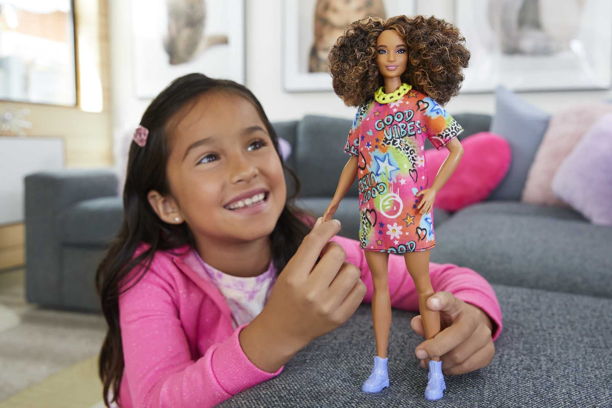 Barbie Fashionistas 201 graffiti-dress highlights bold storytelling and style exploration.