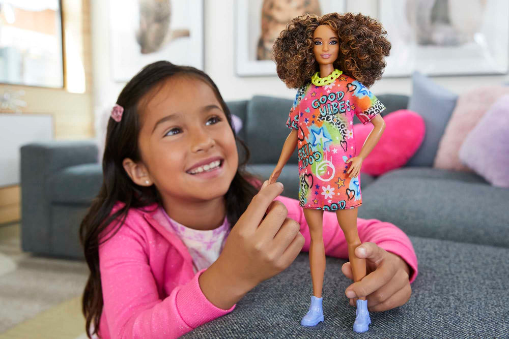 Barbie Fashionistas 201 graffiti-dress highlights bold storytelling and style exploration.