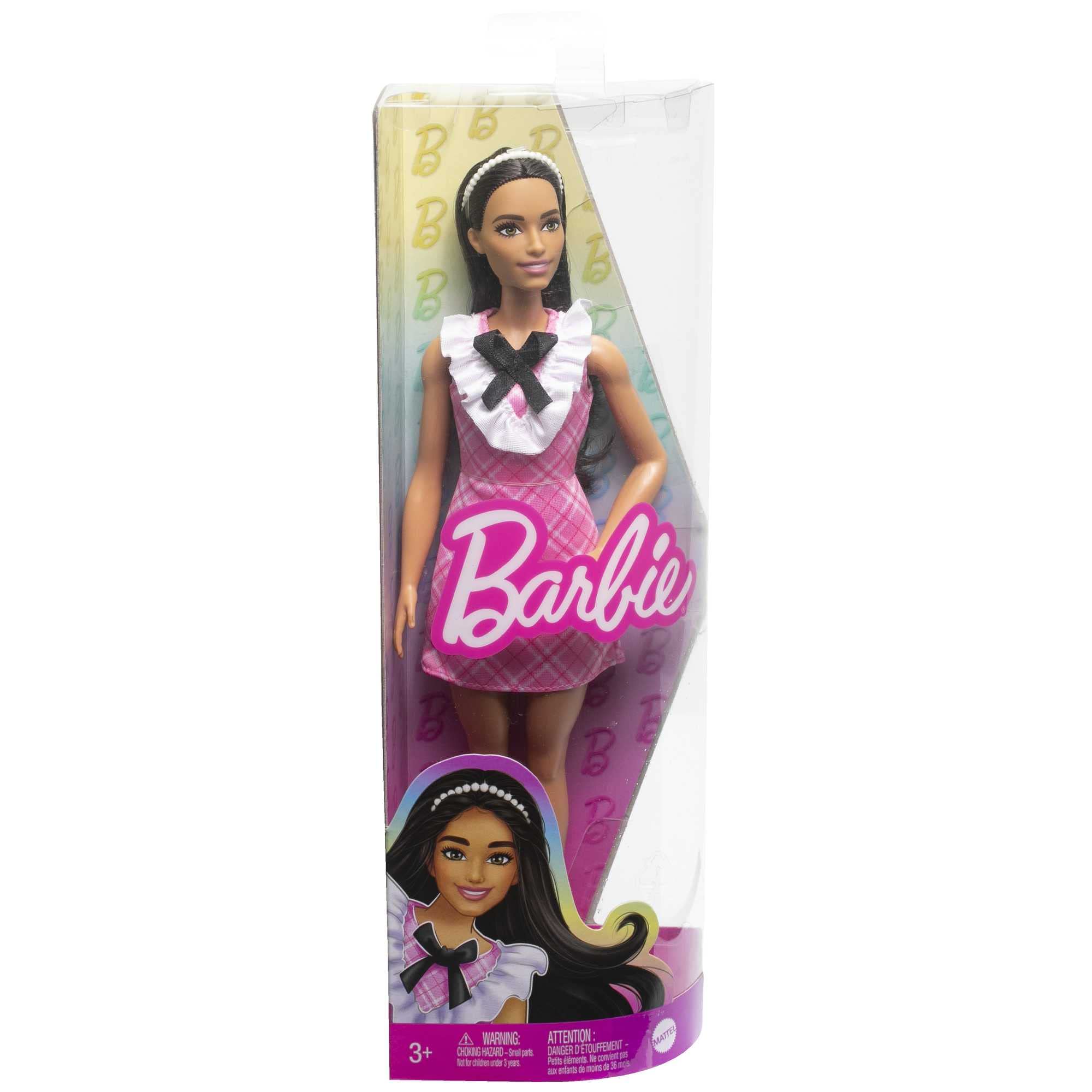 Barbie Fashionistas Doll 209 full ensemble supports creative play with friends.