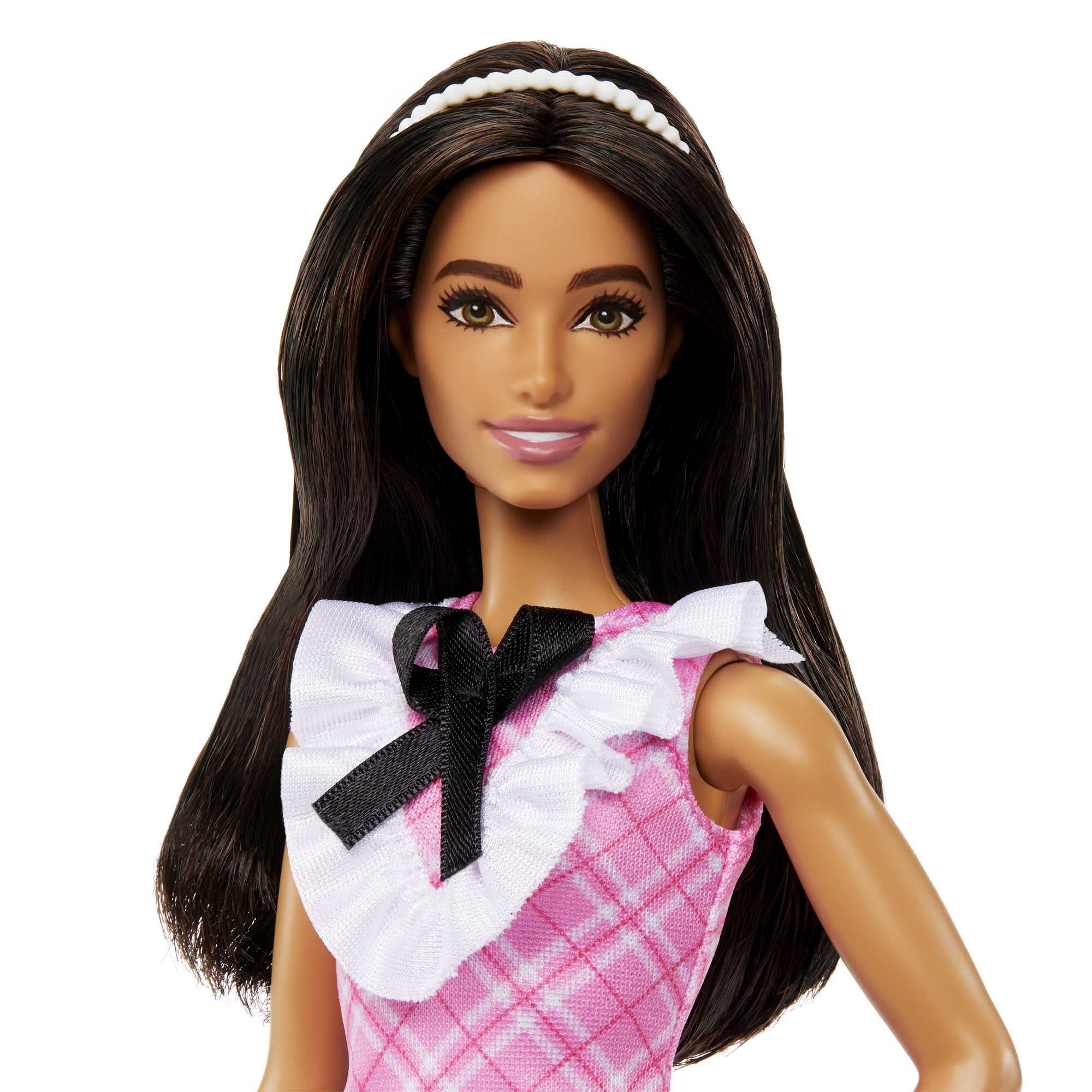 Barbie Fashionistas Doll 209 strappy heels complete a chic look.