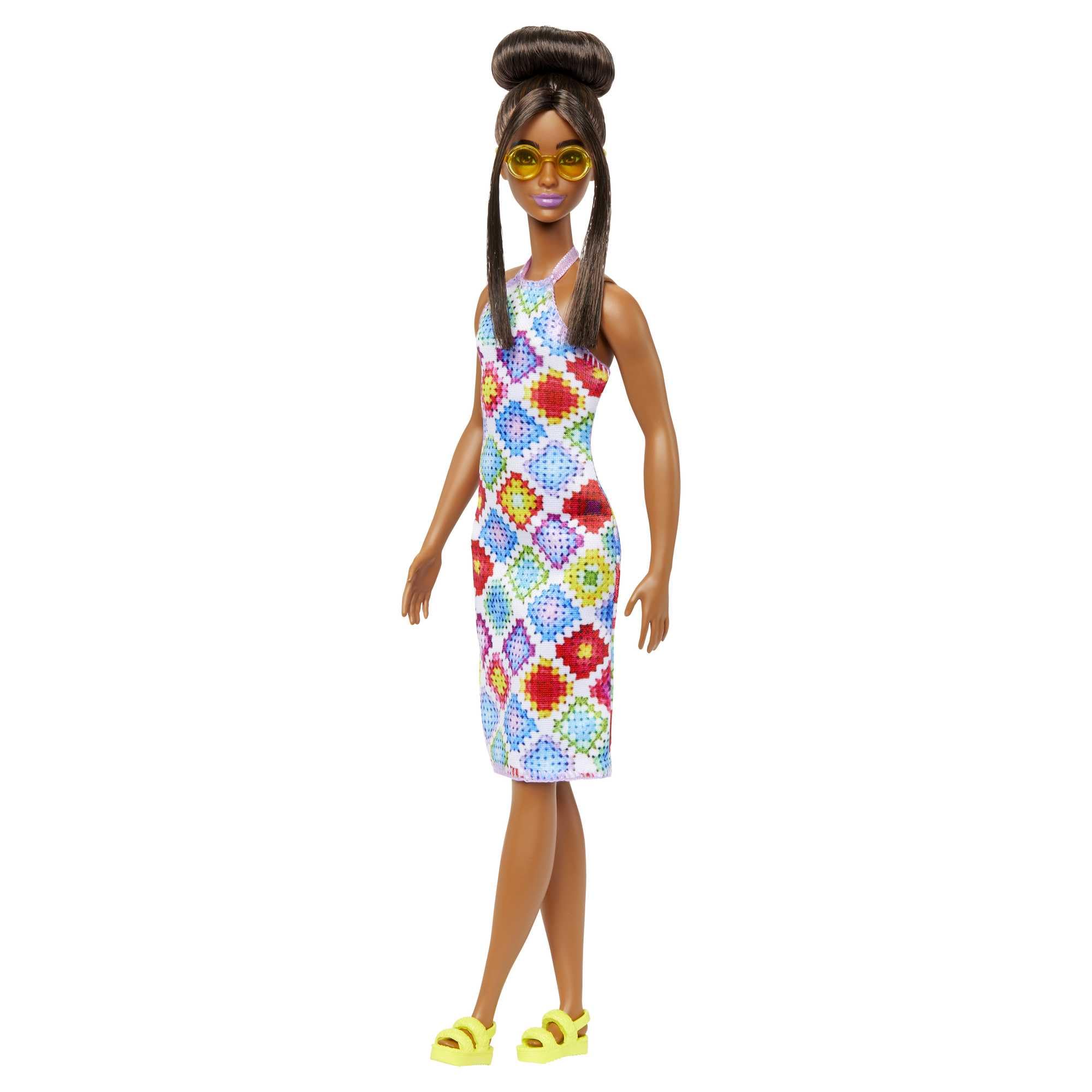 Barbie Fashionistas #210 golden circle sunglasses add glamorous flair to any outfit.
