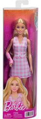 Barbie Fashionistas #243 outfit complete inspires creative play sessions.
