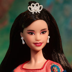Barbie Hanfu dress uses Dunhuang-inspired colors for rich visuals.