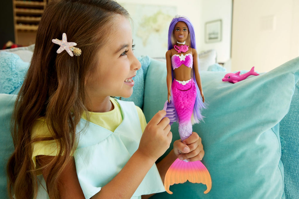 Barbie Brooklyn mermaid doll shows color-change hair under cold water for magic.