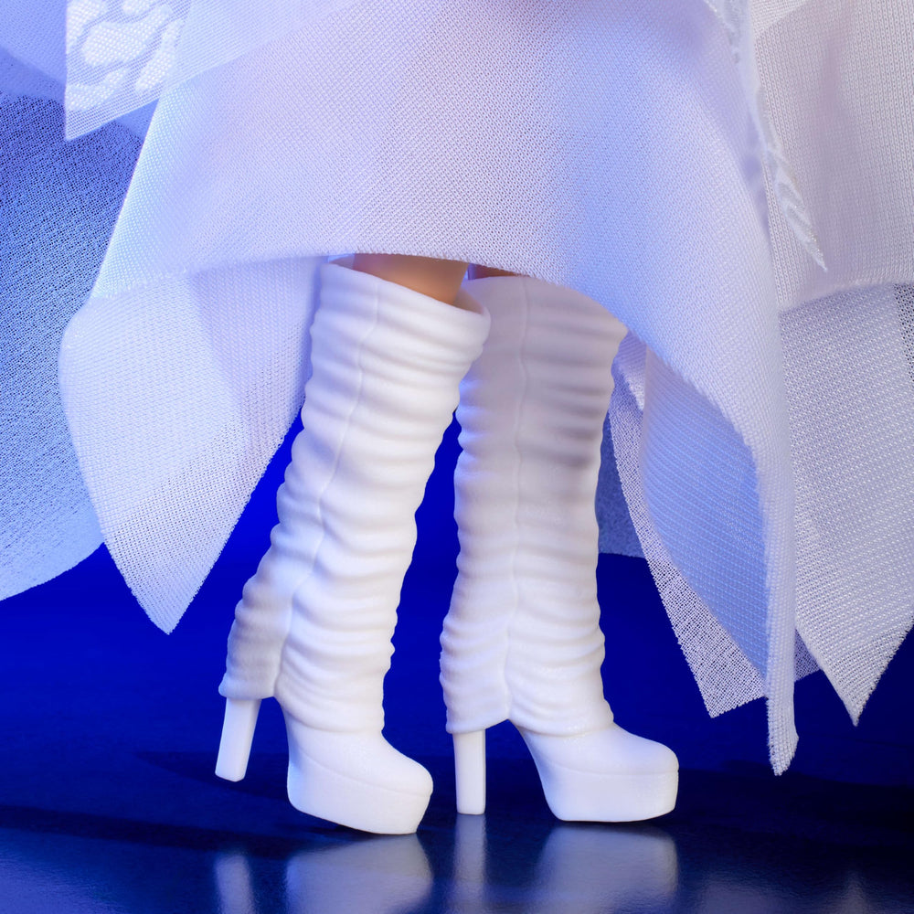 Barbie Signature Stevie Nicks top hat adds dramatic on-stage flair.