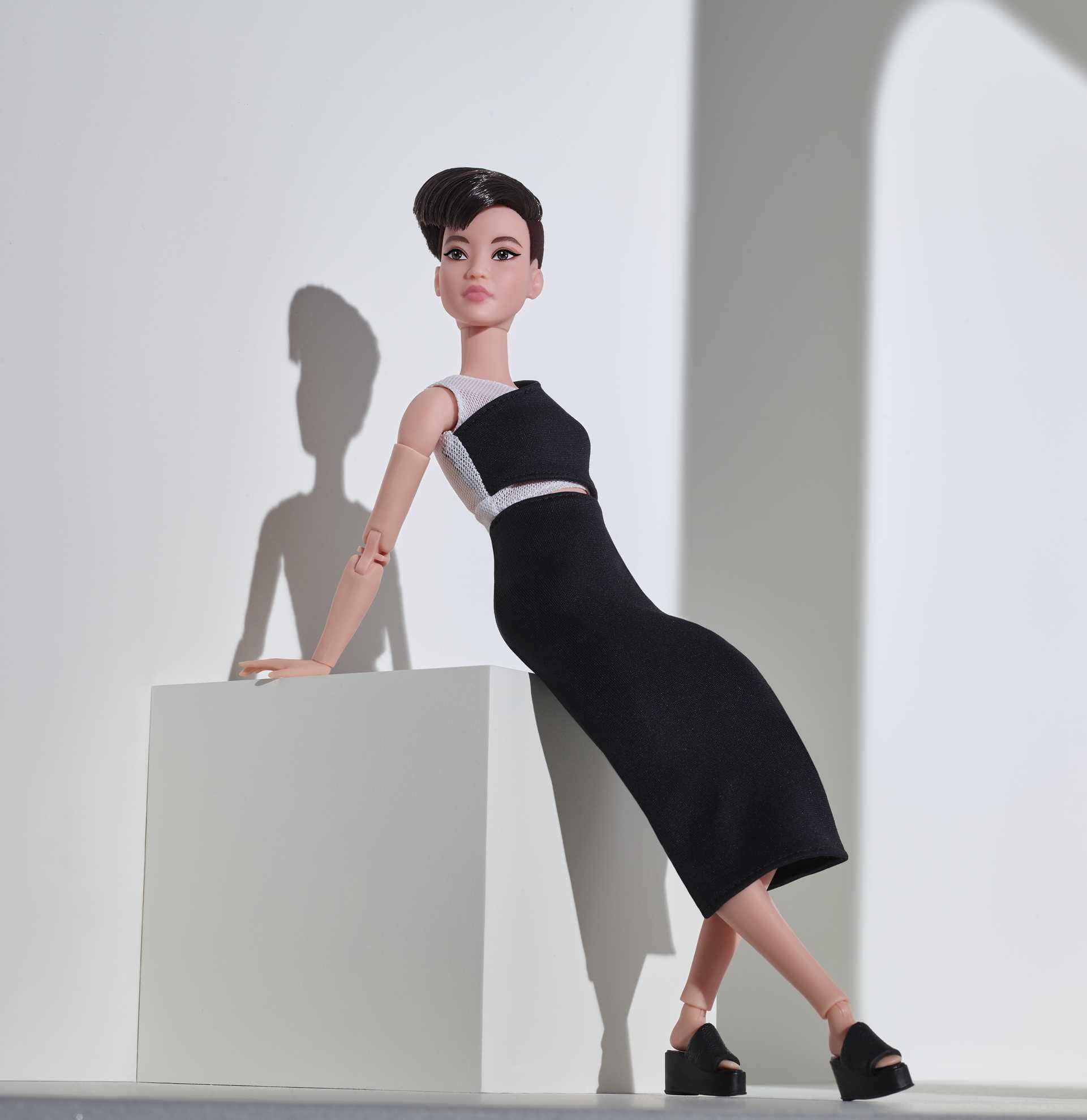 Barbie Signature Looks doll's unique face-sculpt aids expressive posing and storytelling.