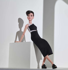 Barbie Signature Looks doll's unique face-sculpt aids expressive posing and storytelling.