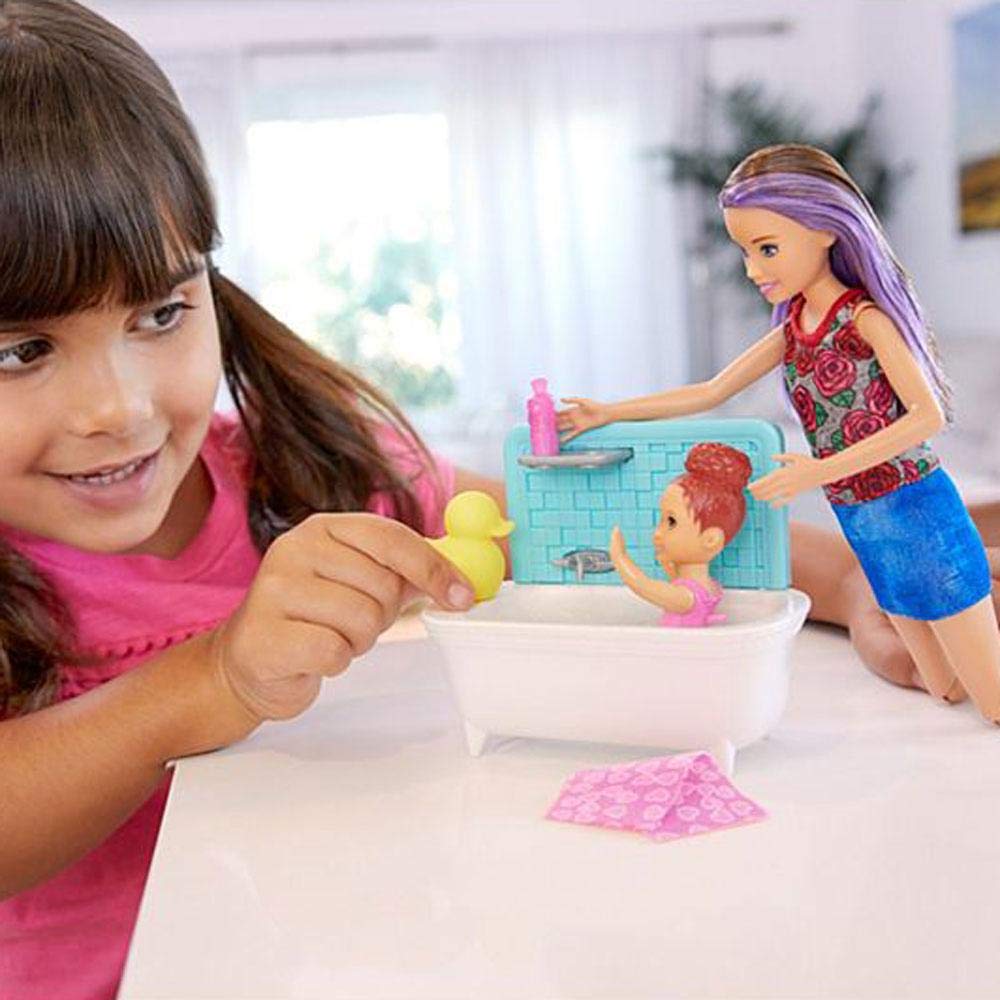Barbie bath set includes a rubber ducky to spark bubbles.