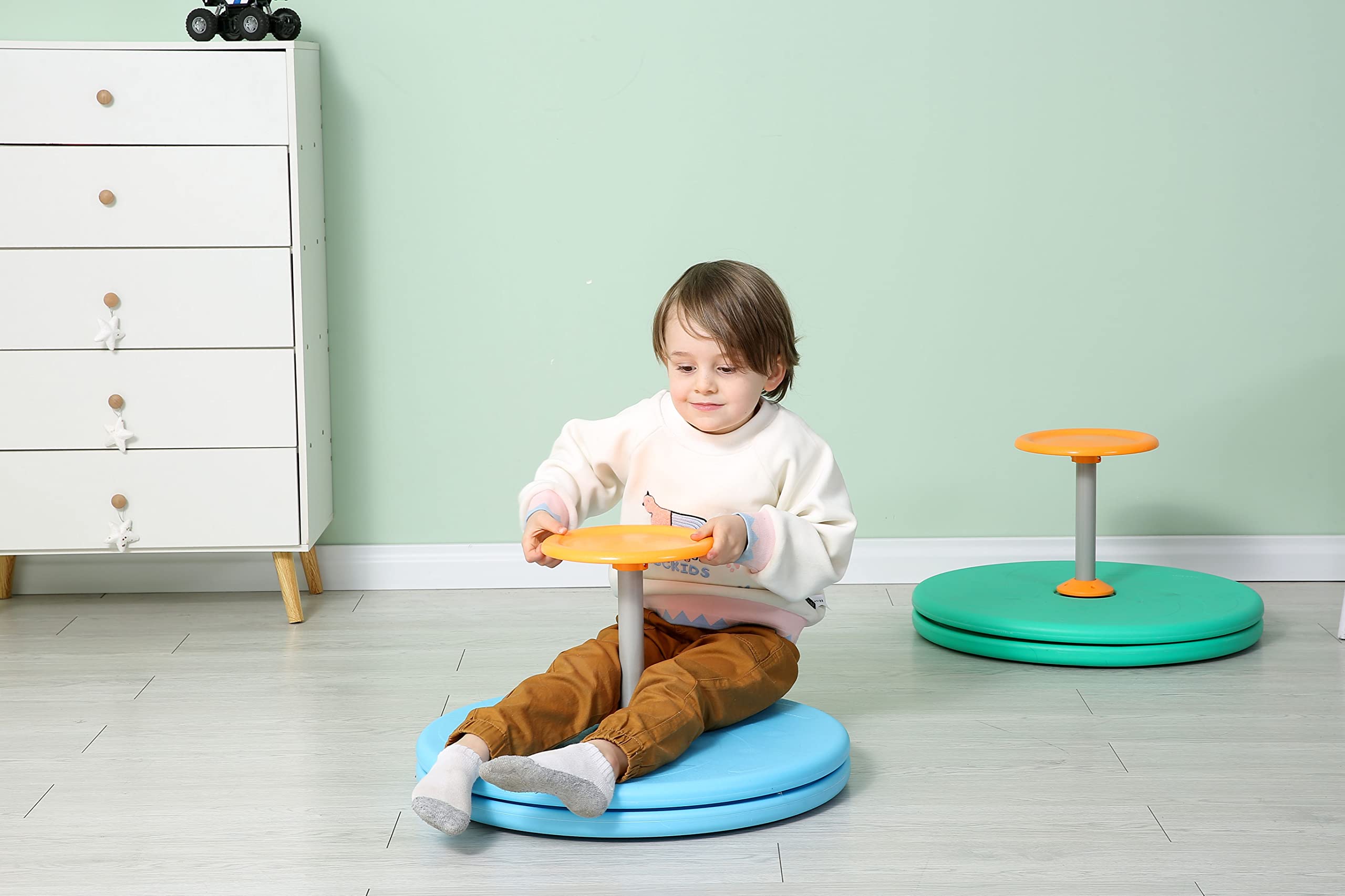 BARNEY KAITE BS Spinner-X blue sit-and-spin action for motor-skill practice at home.