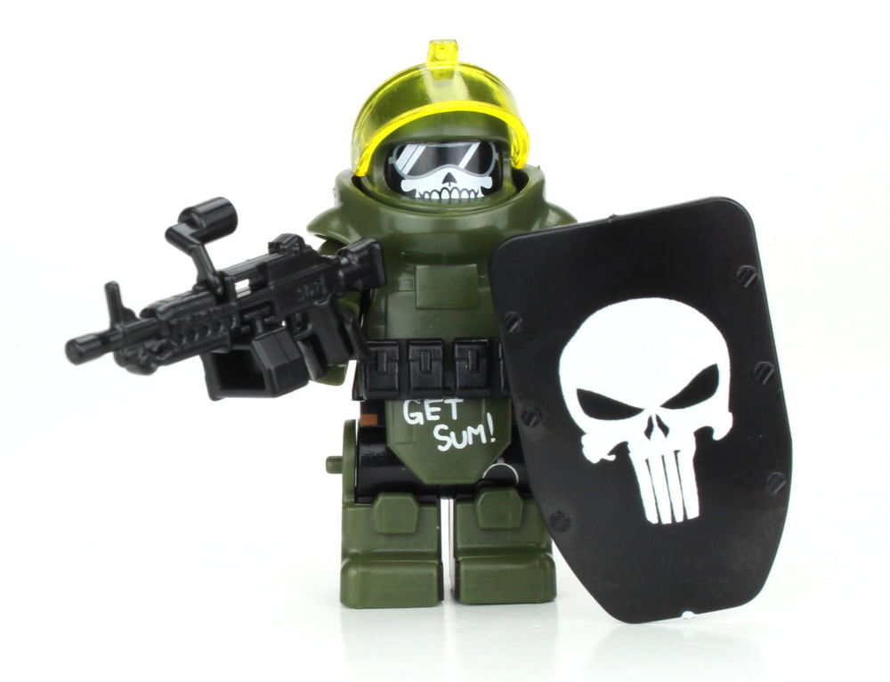 Battle Brick Juggernaut Army Assault Soldier figure with authentic gear for display and play