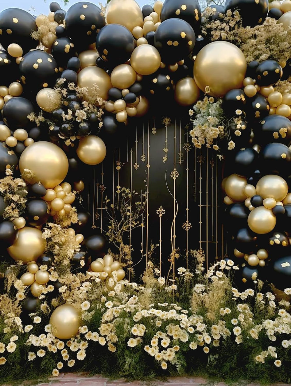 BAUANOOY black and gold balloons add elegant contrast.