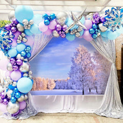 BAUANOOY white balloons complement the frosty color scheme nicely.